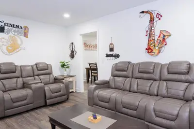 Image de Charming 4bed/3bath with Pool Table -2King/3Queen Beds