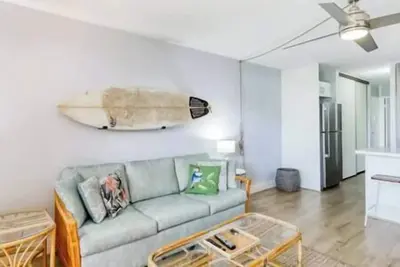Image de Updated Ground floor private condo, Ac, near beach