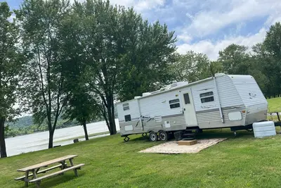 Image de Cozy 2-bedroom Rv on the Ohio River near historic Madison, In with Ac & a view!