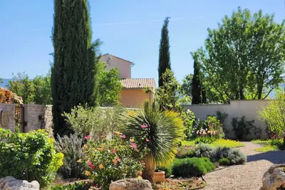 Image de La Maison des Vacances Lub'heureux. Avec piscine, en plein coeur du Luberon!