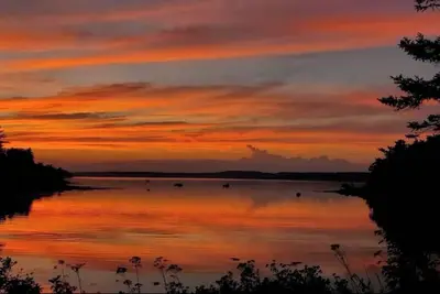 Image de Oceanfront 2 Br home 5 minutes from Acadia, 10 mins. to downtown Bar Harbor.