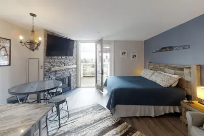 Image de Welcoming Rimfire Studio, perfect for couples! by RedAwning