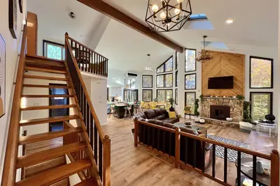 Waterfront Mansion W hot-tub & Pool by RedAwning