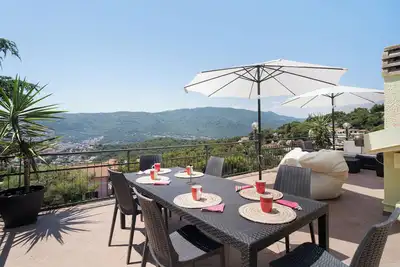 Image de Appartement 'Attico Mansardato Pinamare' avec vue sur la mer, terrasse privée et Wi-Fi