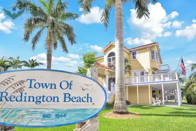 Image de Seaside Oasis: Stunning Balcony Views, Elegant Furnishings, Beach Gear Included!