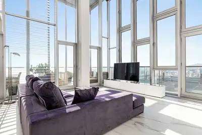 Image de Penthouse Duplex with The Best Sea and City Views!