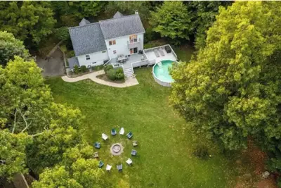 Image de Saugerties private 4br w\/ Pool, hot tub, firepit & fitness room
