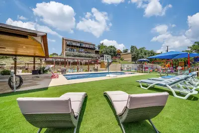 Image de Pool, Game-room Clubhouse, Hot tub, Playground, Views, 5 bedrooms plus a loft