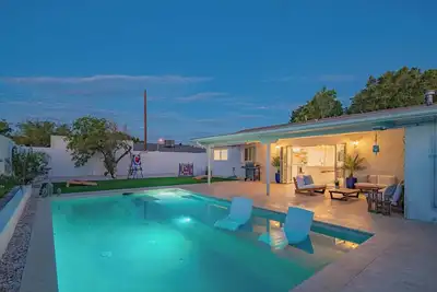 Image de The Desert Island - Pool with Large Baja shelf, Shaded Patio, Misters