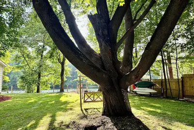Image de Private Waterfront Getaway – Hot Tub, Sauna, Arcade, Kayaks, Outdoor Ping Pong!