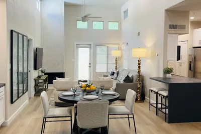 Image de Charming 3 Bedroom Townhome, Scottsdale. Fitness room, tennis court and 2 pools