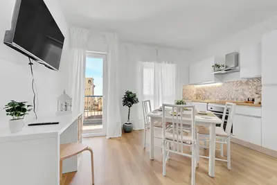 Image de Cozy apartment 100 m. from Fs station and 200 m. from sea and center.