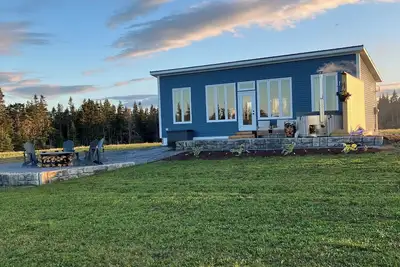 Coastal Cottage with panoramic coastal views of the awe inspiring Bay of Fundy