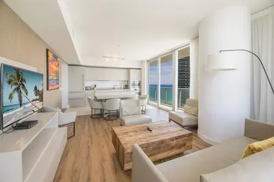 Image de Luxe Condo Oceanview on the 24th Floor