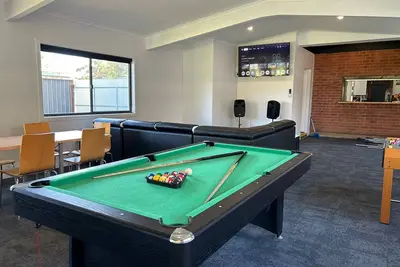 Image de Your Very Own Byo Pub near Yarrawonga, Sleeps 25, Ideal for Group Bookings