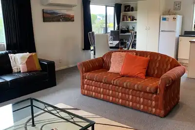 Image de You deserve the comfort, warmth & style of this clean family house.