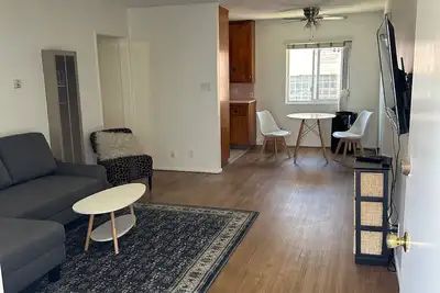 Image de East Village Arts 1-bedroom condo with Ac and WiFi in beautiful Long Beach.
