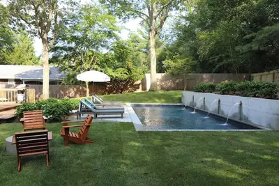 Image de Brand New, Designer's Own Amagansett 5-Bedroom with Heated Pool & Hot Tub