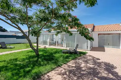 Image de Maison de vacances 'Maison Avec Jardin 400m Du Centre' avec jardin privé et Wi-Fi