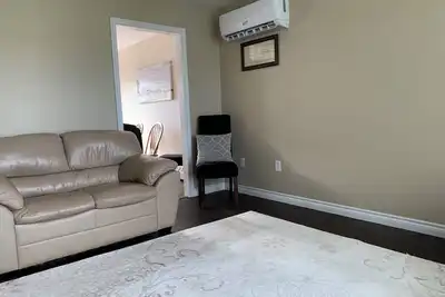 Image de Central Pei location minutes to golf and beaches.