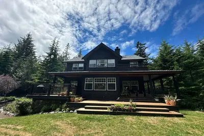 Image de Beautiful House on Bowen Island. Pets Welcome!
