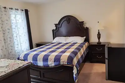 Image de Luxurious, Beautiful, Spacious 3 Bedrooms Suite on Upper Level of The House
