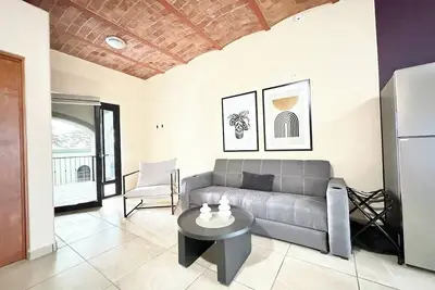 Image de Soothing Studio Suite - Outdoor Salt Water Pool