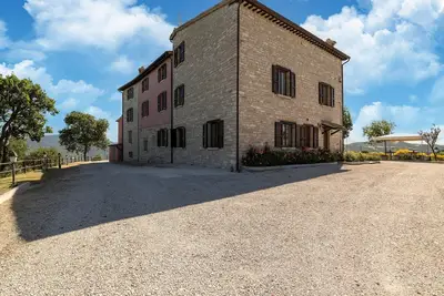Image de Grand appartement dans une ferme avec 2 piscines