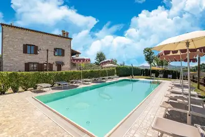 Image de Grand appartement dans une ferme avec 2 piscines