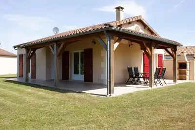 Image de Villa spacieuse avec Jardin et piscine