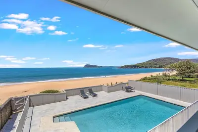 Image de Coral Sea - Waterfront with Pool