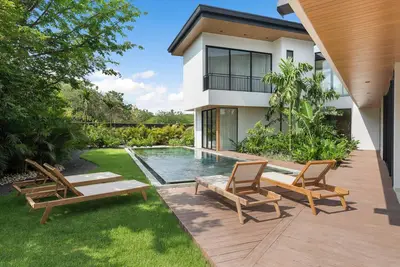Image de Surrounded by tropical nature, Exclusive Free beach Club access, Private pool