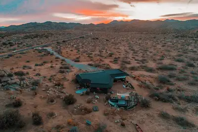 Image de The Rockstar: Black Desert Home on 17 Acres