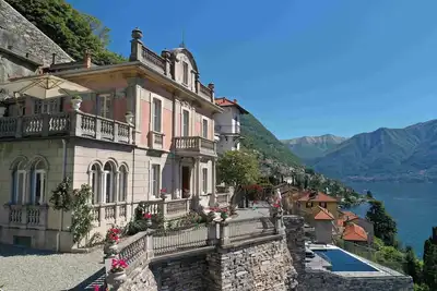 Image de Villa à Moltrasio avec 6 chambres à coucher, 11 couchages