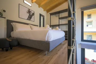 Image de Open space on two floors in detached cottage in ancient medieval courtyard