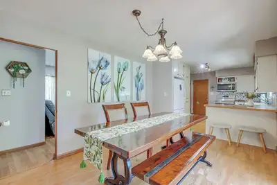 Image de Walk to Park: Waterloo Home w\/ Furnished Deck