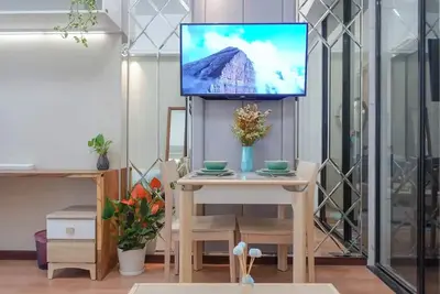 Image de Modern Condo on 11th Floor