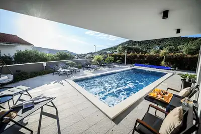 Image de Villa Kapetanova lanterna with heated pool, luxury apartment Perla