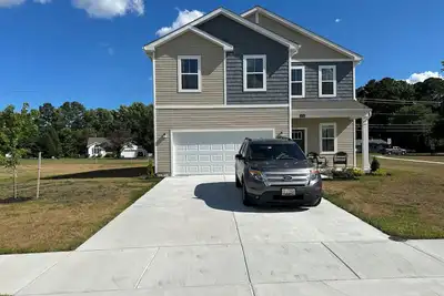 Image de New 4 bedroom house in Schooner Landing. Minutes to the beach. Pet friendly.