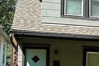 Image de Prime West Plaza Retreat: Cozy Bungalow Steps from Ku Med & 39th St!