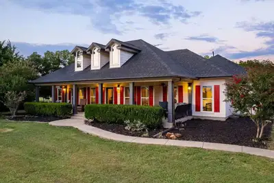 Image de 18-Acre Texas Ranch w/ Venue Barn & Pickleball