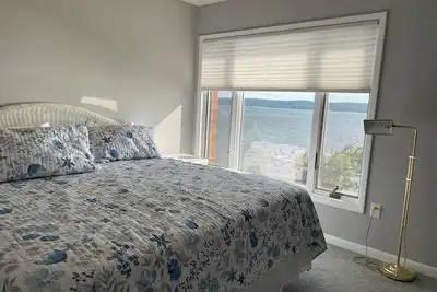 Image de Lakefront 3-bedroom condo with Ac and WiFi on Lake Chautauqua