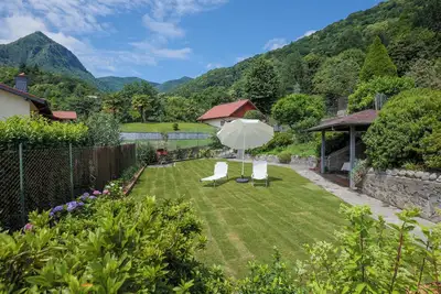 Image de 2-room apartment with sunny balcony and dream lake view