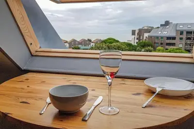 Image de Lumineux T2 avec vue sur mer et à 30m de la plage des Minimes de La Rochelle