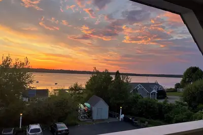 Image de Gorgeous 2 Bedroom, 2 Bathroom Waterfront Apartment with Access to Dock