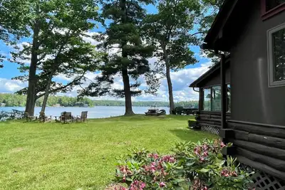 Lakefront cabins for family and friend gatherings