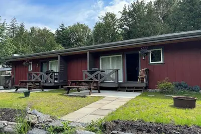 Image de Cozy comfort at Lindell Beach Vacation Suites at Maple Bay in Cultus Lake Park