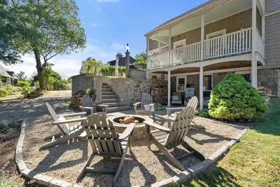 Image de New Home w/firepit l Walk to Bearskin Neck+Beach