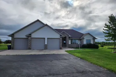 Image de Lovely 5-bedroom house in Oshkosh with Ac, WiFi 8 miles from Eaa Grounds