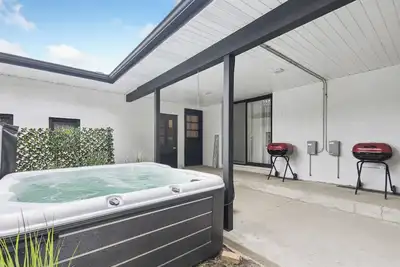Image de Grand Reunion House / Hot Tub / Pet Friendly
